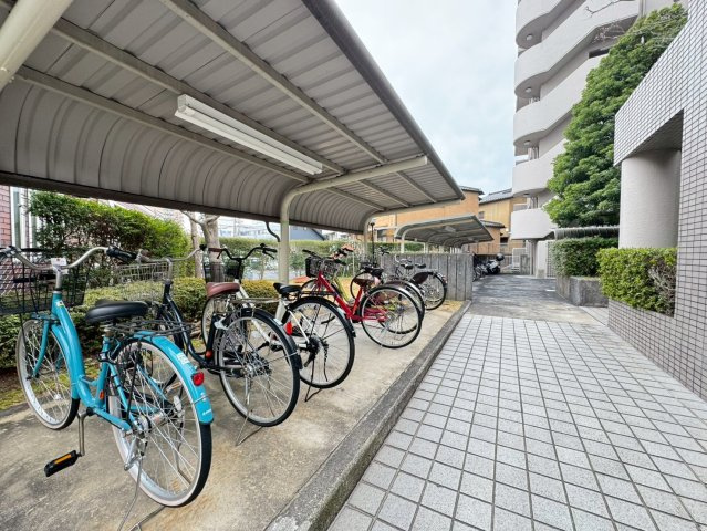 ＪＲ東海道本線「瀬田」駅まで徒歩９分◆専用庭付き３ＬＤＫ◆陽当たり良好◆コスモ瀬田の駐輪場|駐輪場
