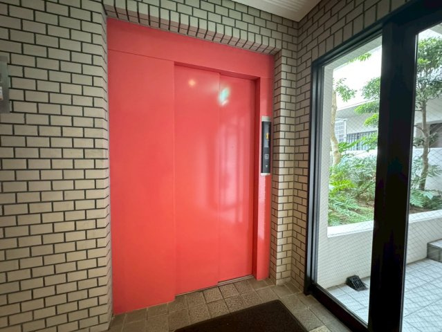ＪＲ東海道本線「瀬田」駅まで徒歩９分◆専用庭付き３ＬＤＫ◆陽当たり良好◆コスモ瀬田のその他共用部分|エレベーター