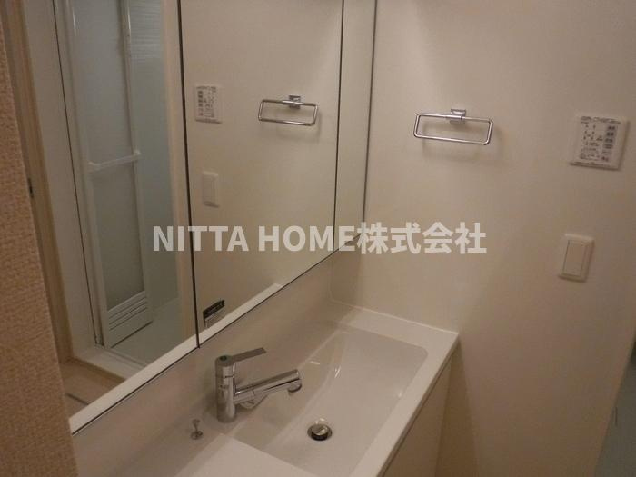 マーサ出雲の洗面所|大きな鏡が魅力的な洗面台！！