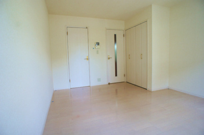 【居間・リビング】 | リブレア津福本町B棟 | ゆったり過ごせる居間です