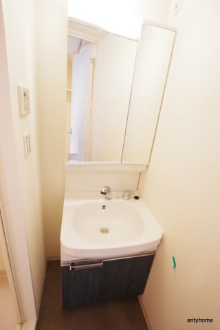 プレサンス四天王寺前夕陽ヶ丘アクティ　仲介手数料無料の洗面所