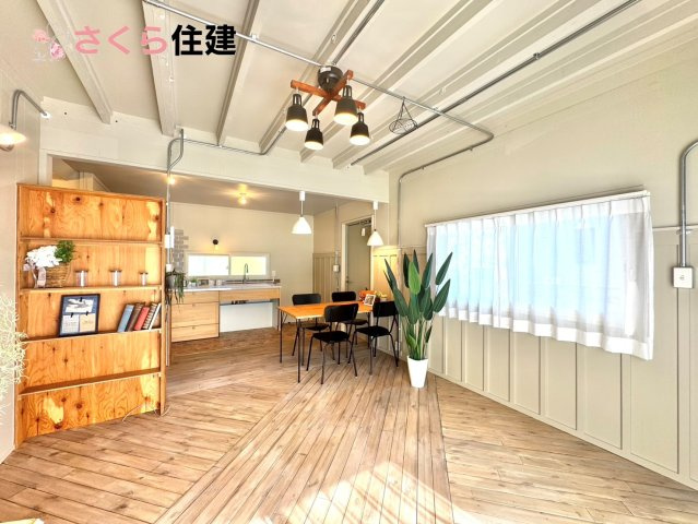 野木町若林　ノルディックハウスの居間・リビング|置かれた家具や小物も統一感があり、北欧の世界観が演出されています。