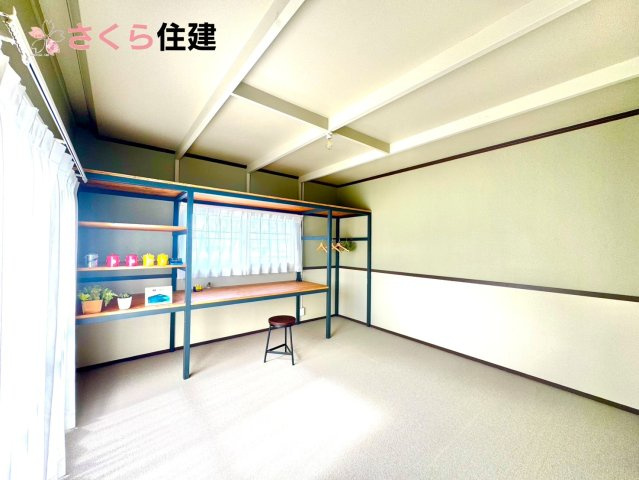 野木町若林　ノルディックハウスの洋室|アイアン風のフレーム収納一体型デスク！木で作ったアイアン風のフレームがカッコいいです♪