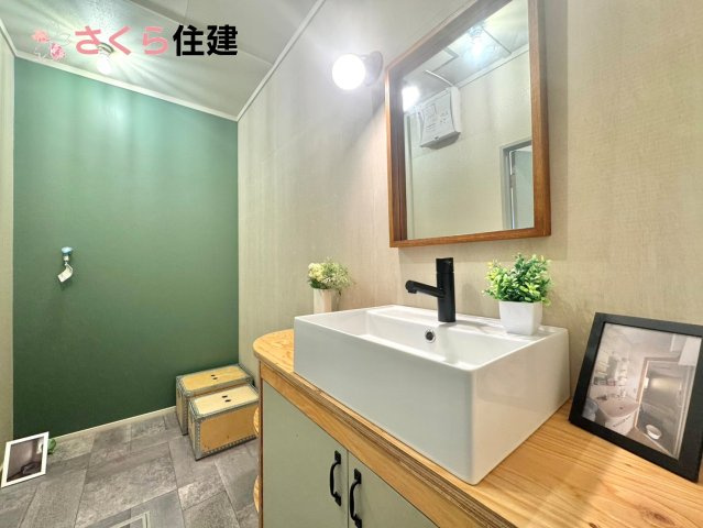 野木町若林　ノルディックハウスの独立洗面台|こだわりの洗面台！取り出しやすい収納スペース！見せる収納で何を並べようか？
