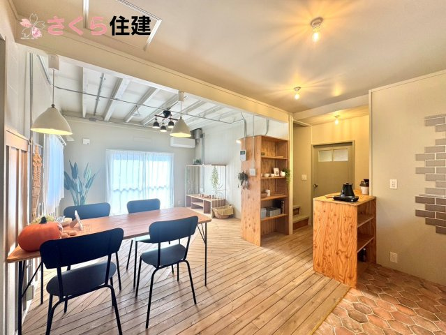 野木町若林　ノルディックハウスの居間・リビング|北欧風の家具が揃ったリビングダイニング！！