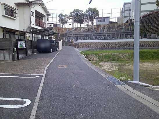 【前面道路含む現地写真】