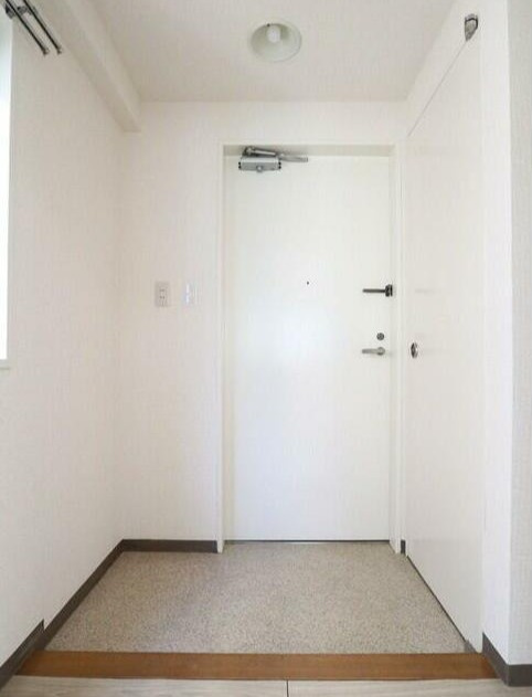 国分寺シティハイツの玄関