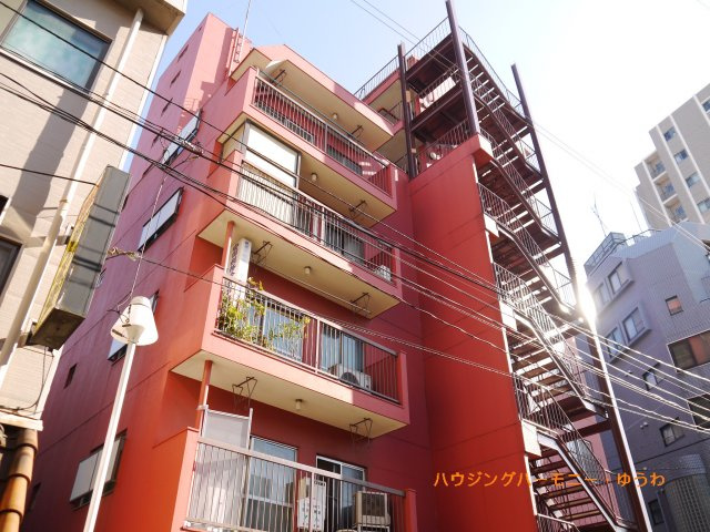 【外観】 | 三田大山コーポ | 住む人を映し出す洗練された佇まいは、いつまでも輝き続けながらいつしか街の風景に溶け込んでいきます。