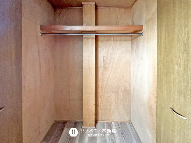 東大阪市大蓮東1丁目中古戸建の収納|ハンガーパイプ付きのクローゼットなのでお洋服の収納にも役立ちますね！