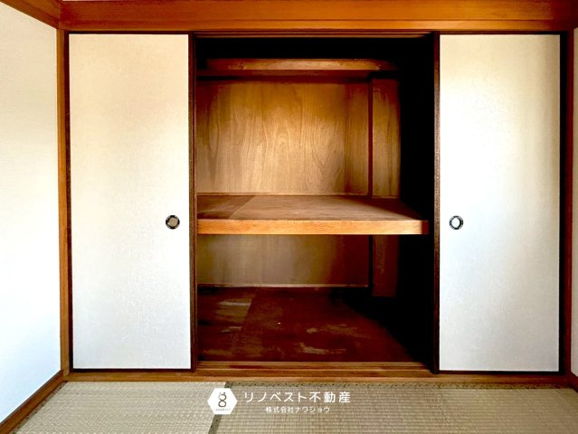 東大阪市大蓮東1丁目中古戸建の収納|布団を入れるのには充分なスペースの押入れがあります。