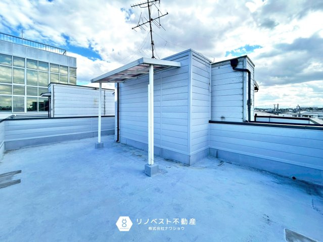 東大阪市大蓮東1丁目中古戸建のその他|広い屋上が推しポイントです！屋外でご飯をたべることもできますし、洗濯物の干し場所には困りません◎