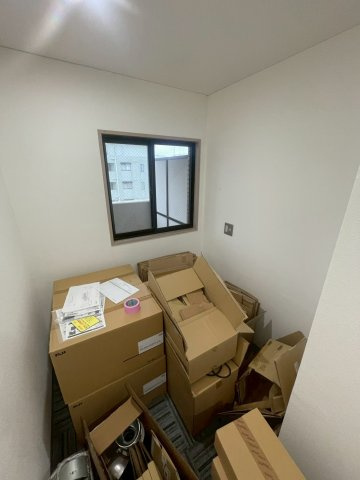 ビジネスタワー入間の洋室