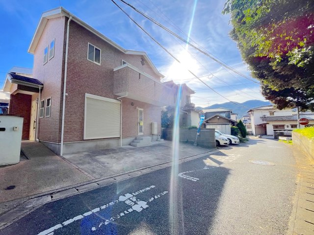 梅林６丁目戸建ての前面道路含む現地写真