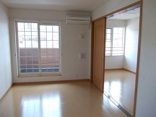 ミドルリアサニーの居間・リビング