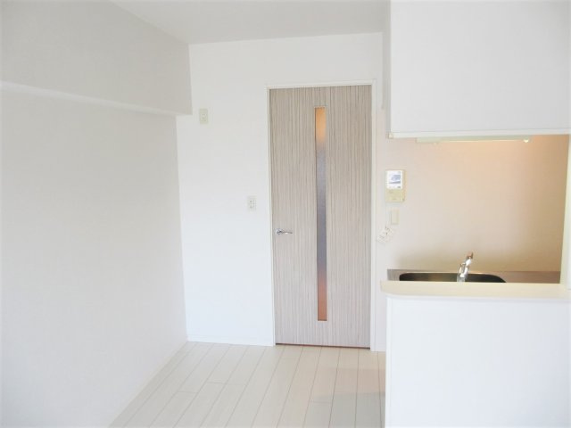 エンクレスト吉塚駅前Ⅱの居間・リビング|こちらのリビングで趣味の時間をお楽しみください