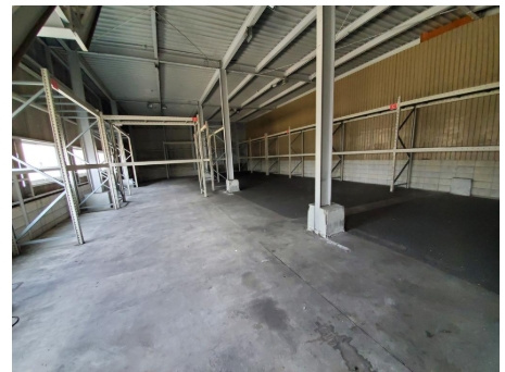 湯里倉庫の内装