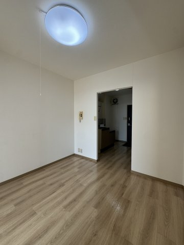 ハイツアビエスフィルマの洋室