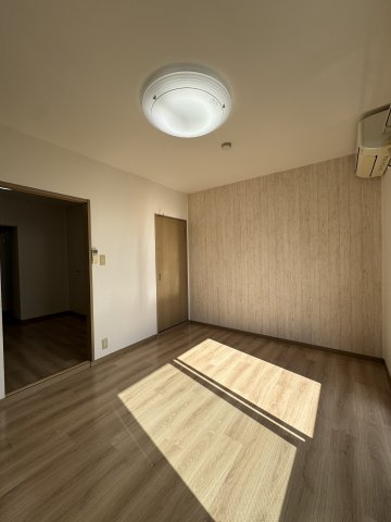 ハイツアビエスフィルマの洋室