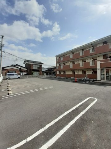 トラッド美里Ａの駐車場