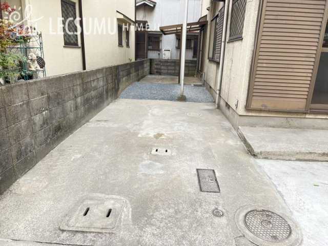 姫路市大津区天神町2丁目/中古戸建の駐車場