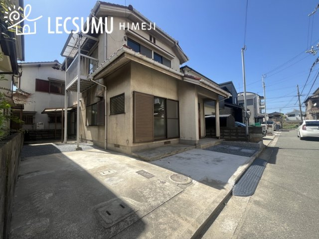 姫路市大津区天神町2丁目/中古戸建の駐車場