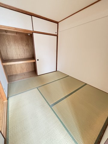 ヴィラージュ私市の和室