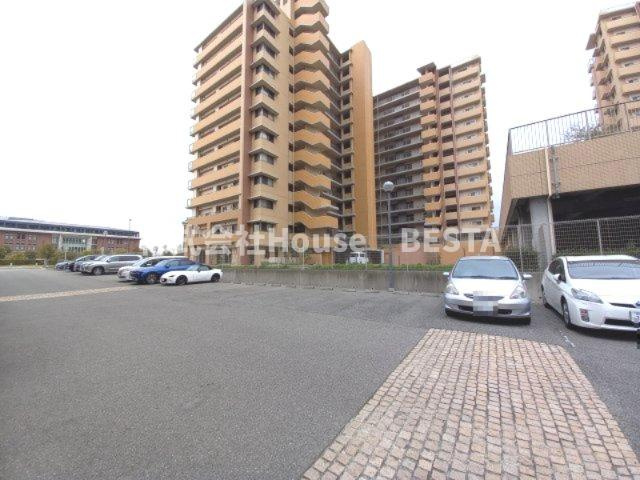 レジディア神戸ポートアイランド　サウス・センターの駐車場