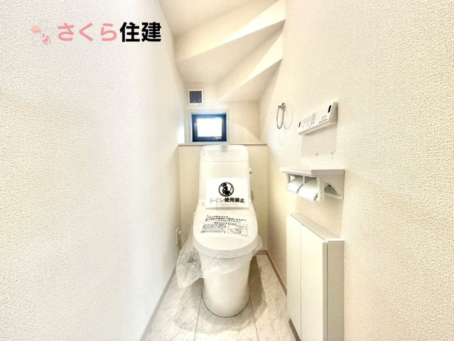 いろどりアイタウン小山市粟宮22-P1　１６号棟のトイレ|トイレは各階完備。夜、トイレに起きても、2階の寝室から1階のトイレに降りる必要はありません。