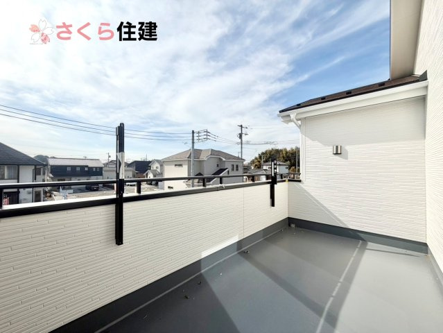 いろどりアイタウン小山市粟宮22-P1　１６号棟のバルコニー|広々バルコニー♪家族全員分の布団もゆったり並べられるます♪
