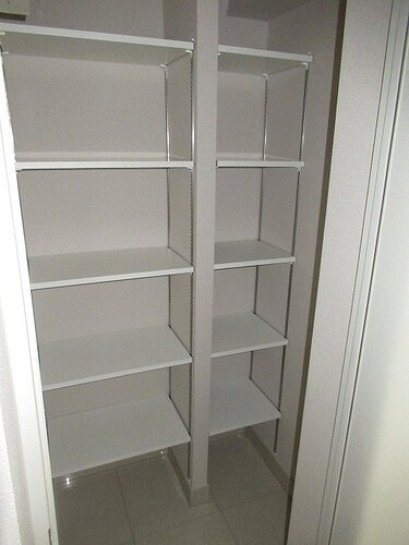 オープンレジデンシア銀座築地の収納|シューズインクローク　※2018年9月撮影