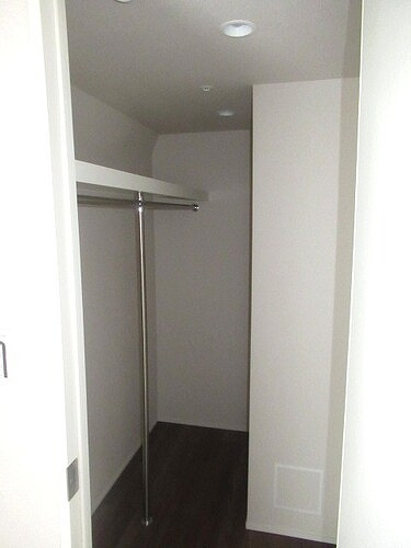 オープンレジデンシア銀座築地の収納|ウォークインクロゼット　※2018年9月撮影