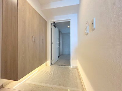 【玄関】 | ロイヤルメドゥ香里園タワー