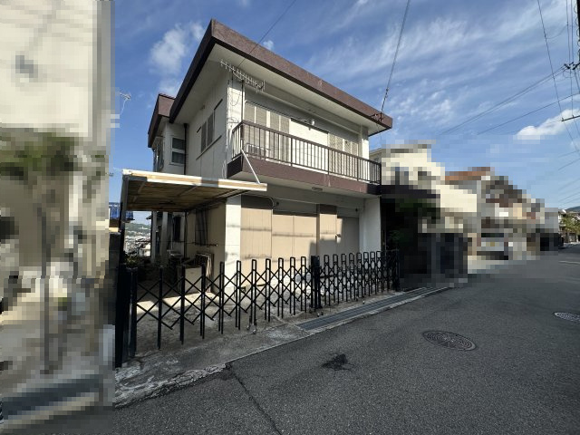 神戸市垂水区美山台1丁目の周辺|【前面道路含む現地写真】
「山陽明石」駅まで乗換なしでアクセス可能。駅周辺は商業施設も充実しており、ショッピングやグルメも気軽に楽しめそうです。