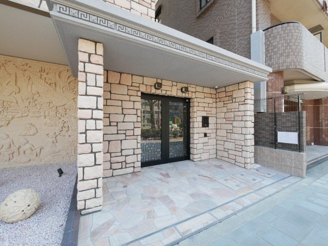 プレジオ難波ASIANのエントランス