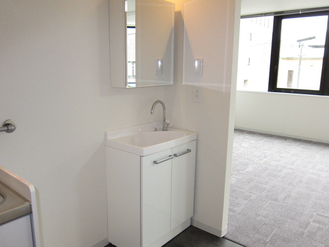 クロガネビルの独立洗面台