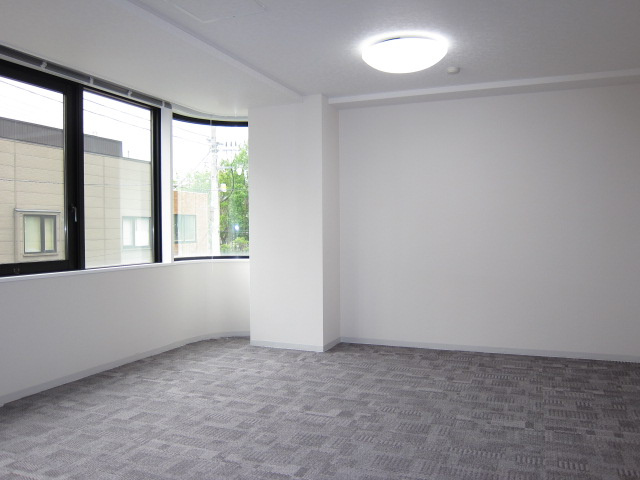 クロガネビルの居間・リビング