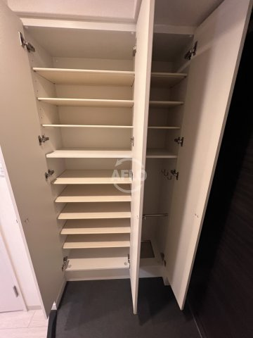 ファステート都島テーラーの玄関|明るい玄関です