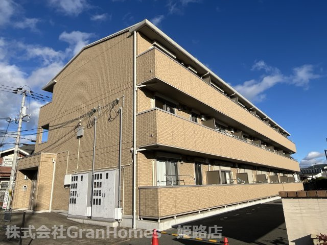 姫路市町坪のハイツの外観