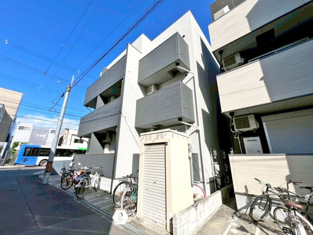 大阪市生野区南巽一棟の外観|2017年築の3階建てアパートのオーナーチェンジ物件！