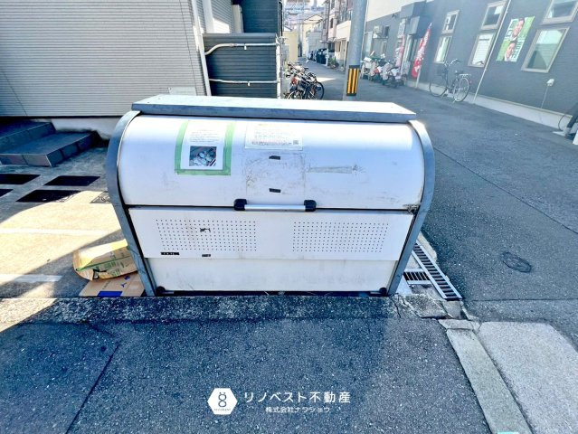 大阪市生野区南巽一棟の設備|蓋つきのゴミ置場があるので散らかる心配がありませんね！