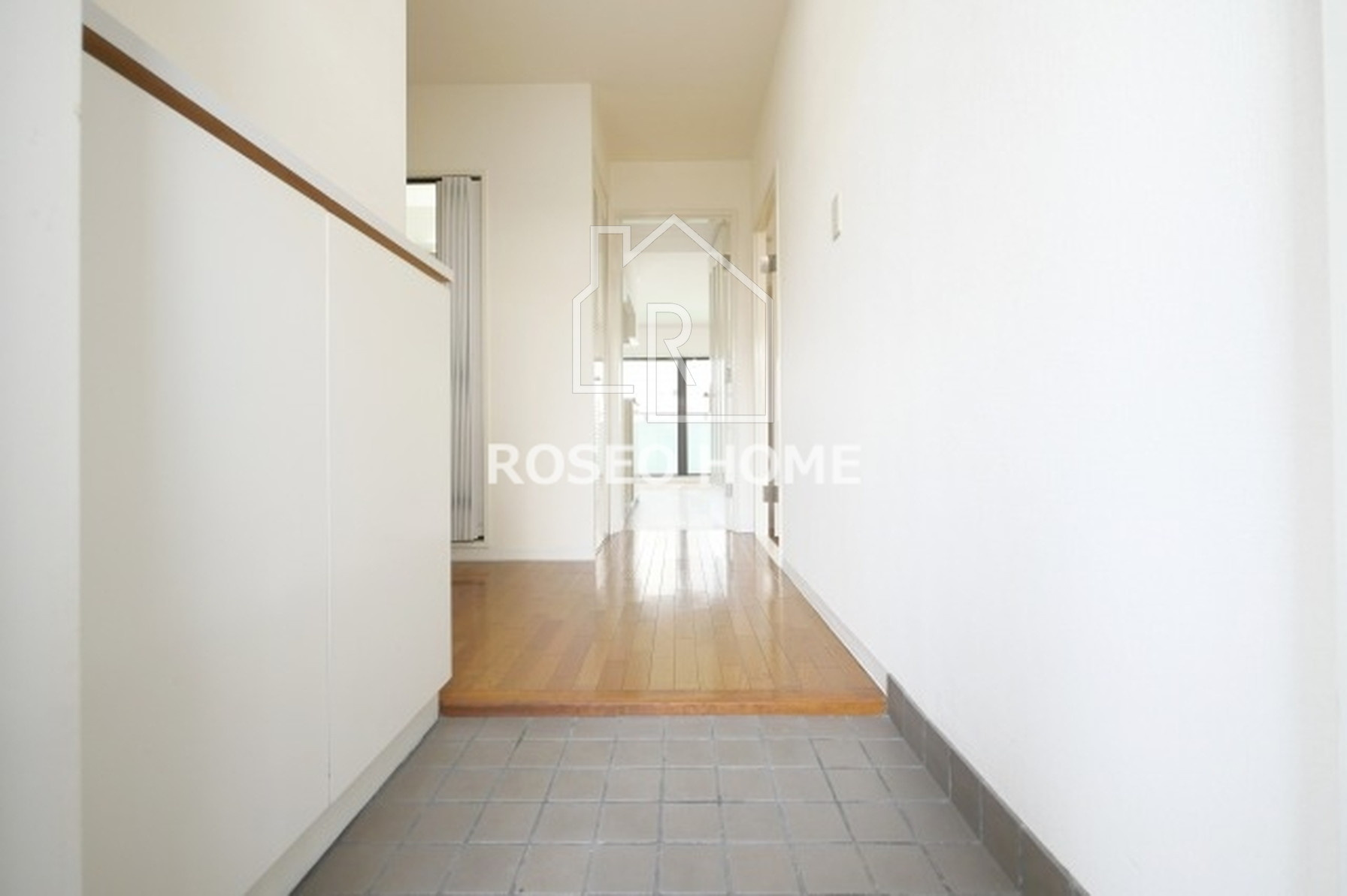 日宝サンフラッツ東平の玄関|同マンション別部屋：参考写真