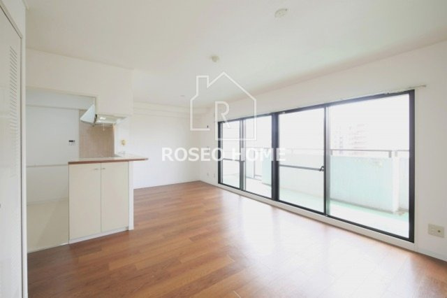 日宝サンフラッツ東平の居間・リビング|同マンション別部屋：参考写真