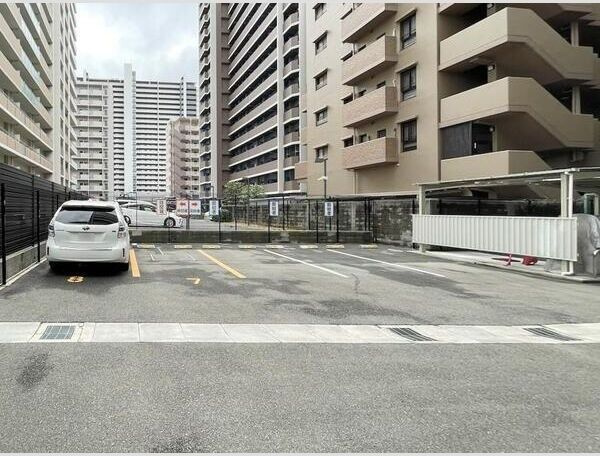 S-RESIDENCE新大阪Ridenteの駐車場