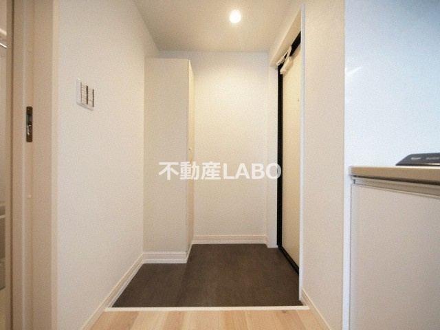 CRASTINE小路東Aの玄関