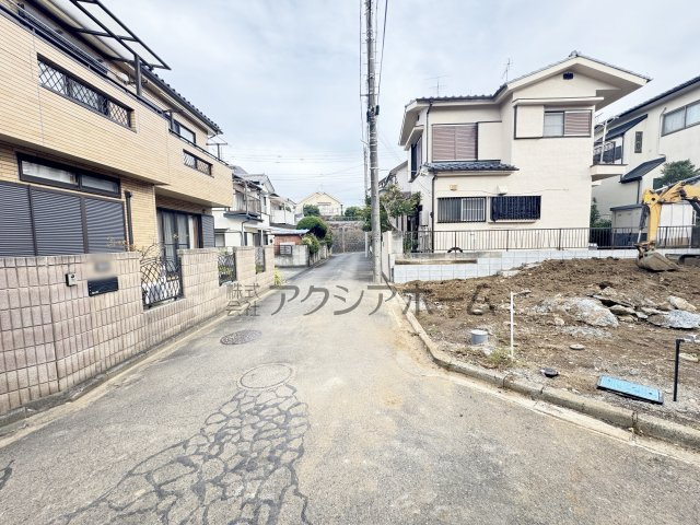 所沢市小手指南1丁目・全2棟　新築一戸建　2号棟の前面道路含む現地写真|現地写真（2025年11月6日撮影）
