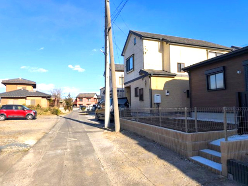 Blooming　Garden　行田市桜町１丁目（平屋戸建）の前面道路含む現地写真