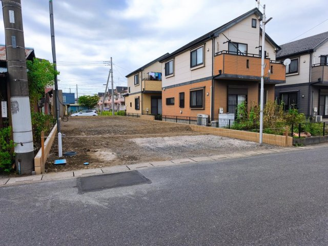 Blooming　Garden　行田市桜町１丁目（平屋戸建）の前面道路含む現地写真