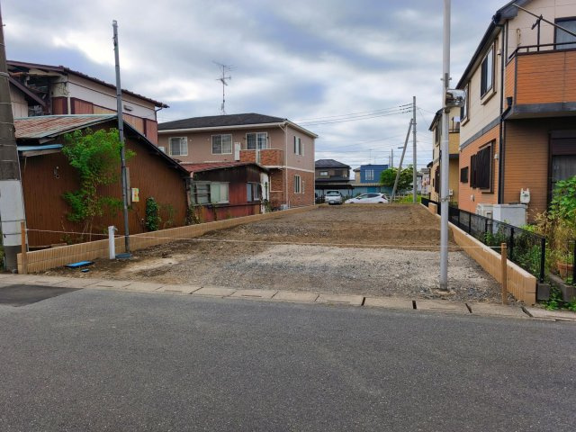 Blooming　Garden　行田市桜町１丁目（平屋戸建）の前面道路含む現地写真