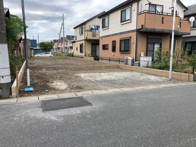 Blooming　Garden　行田市桜町１丁目（平屋戸建）の前面道路含む現地写真