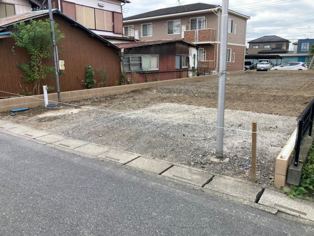 Blooming　Garden　行田市桜町１丁目（平屋戸建）の前面道路含む現地写真